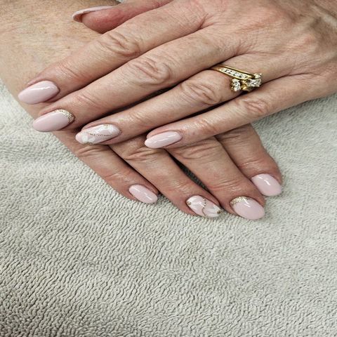 Le Beauty Lounge, beauty salon in North Bend, OR